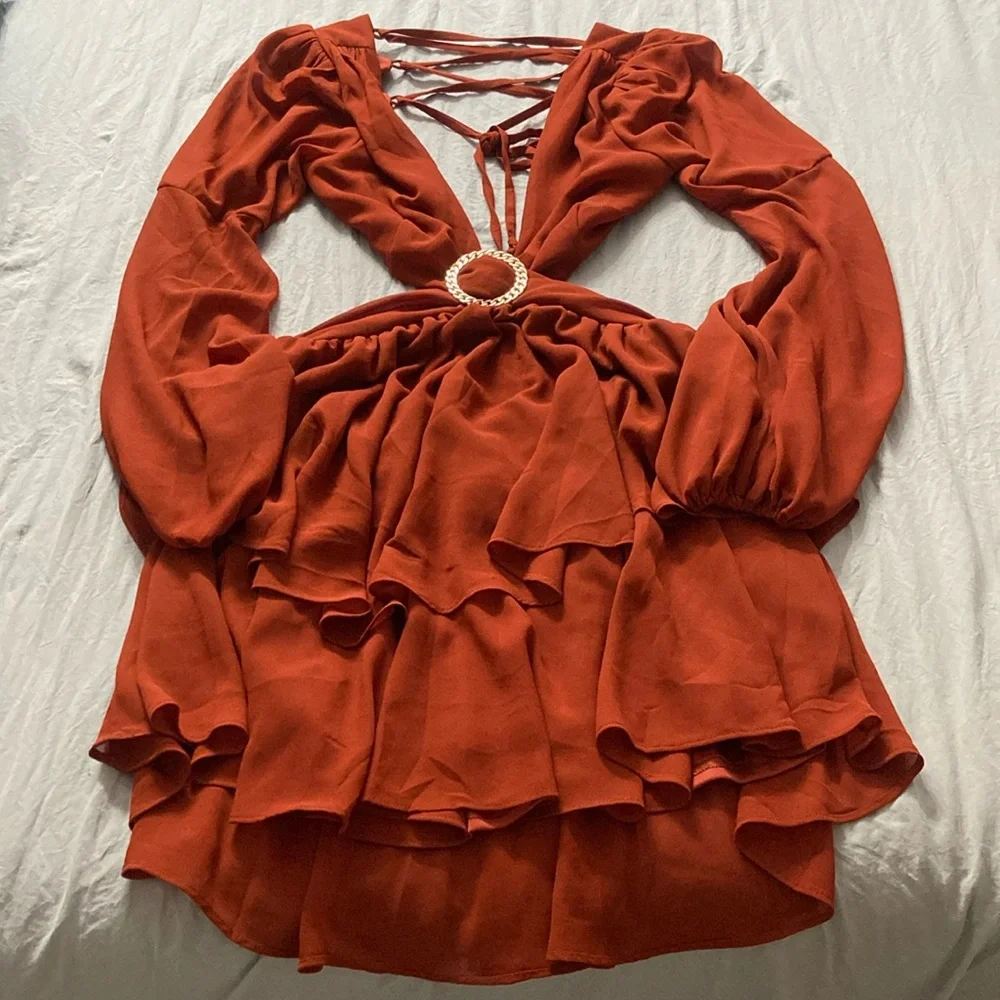 Beautiful flowy open dress - Picture 2 of 2